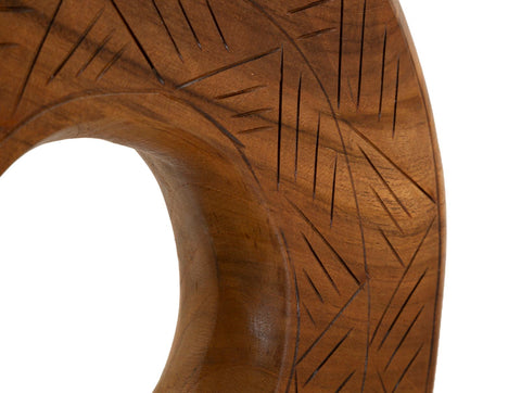 Sculpture ronde Teck recyclé avec motifs irréguliers