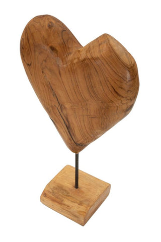 Escultura de teca reciclada con forma de corazón