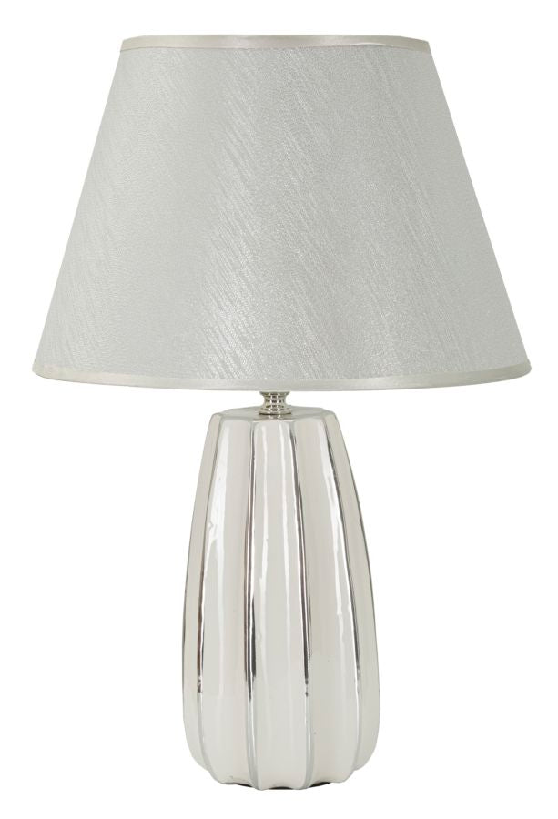 Lámpara de mesa Emmi de cerámica blanca y pantalla de tela plateada