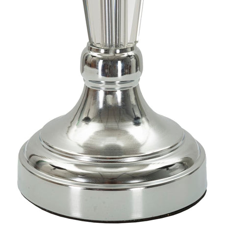 Lámpara de mesa de metal plateado con pantalla de tela gris