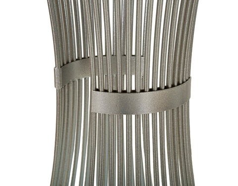 Mesa de metal plateado con tablero de mármol