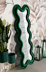 Miroir mural Monica cadre en bois Velours Vert
