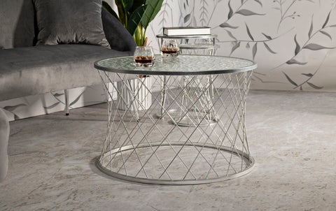 Ensemble de 4 tables en métal argenté motif diamant plateau en verre trempé