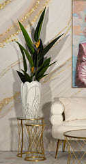 Vase en céramique design doux et sinueux décoré en relief