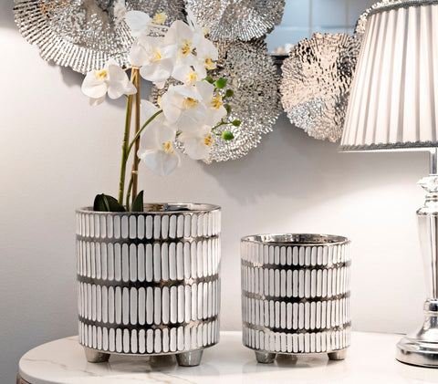 Ensemble de deux vases en céramique décorés argenté