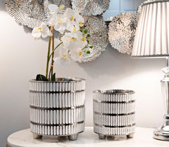 Ensemble de deux vases en céramique décorés argenté