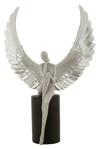 Estatuilla plateada con alas extendidas
