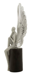 Statuette argentée avec ailes déployées