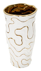 Vase en céramique blanche avec lignes dorées