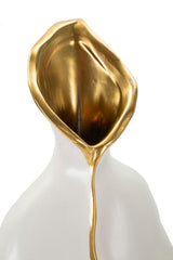 Vase sinueux orné de détails dorés