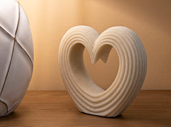 Cœur décoratif en teintes claires avec texture lignes fines