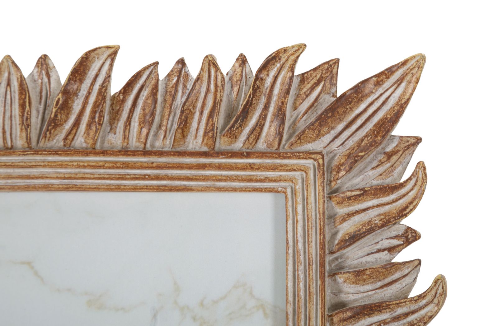 Bohemian Feather Frame, 22.2 x 2.5 x 27 cm
(Internal Measurements: 15 x 20 cm)