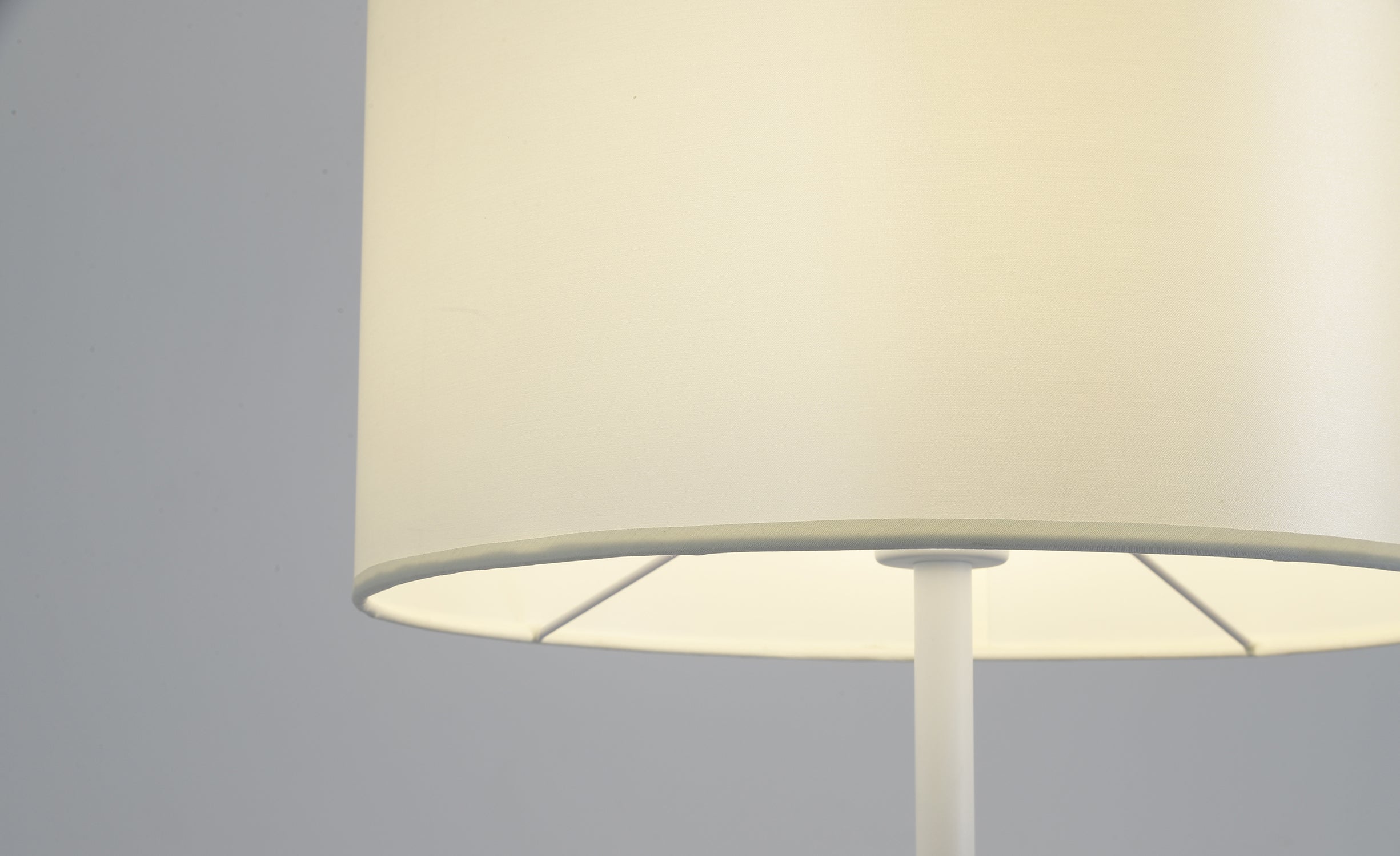 Lampadaire avec tablettes Steppa Blanc et Bois