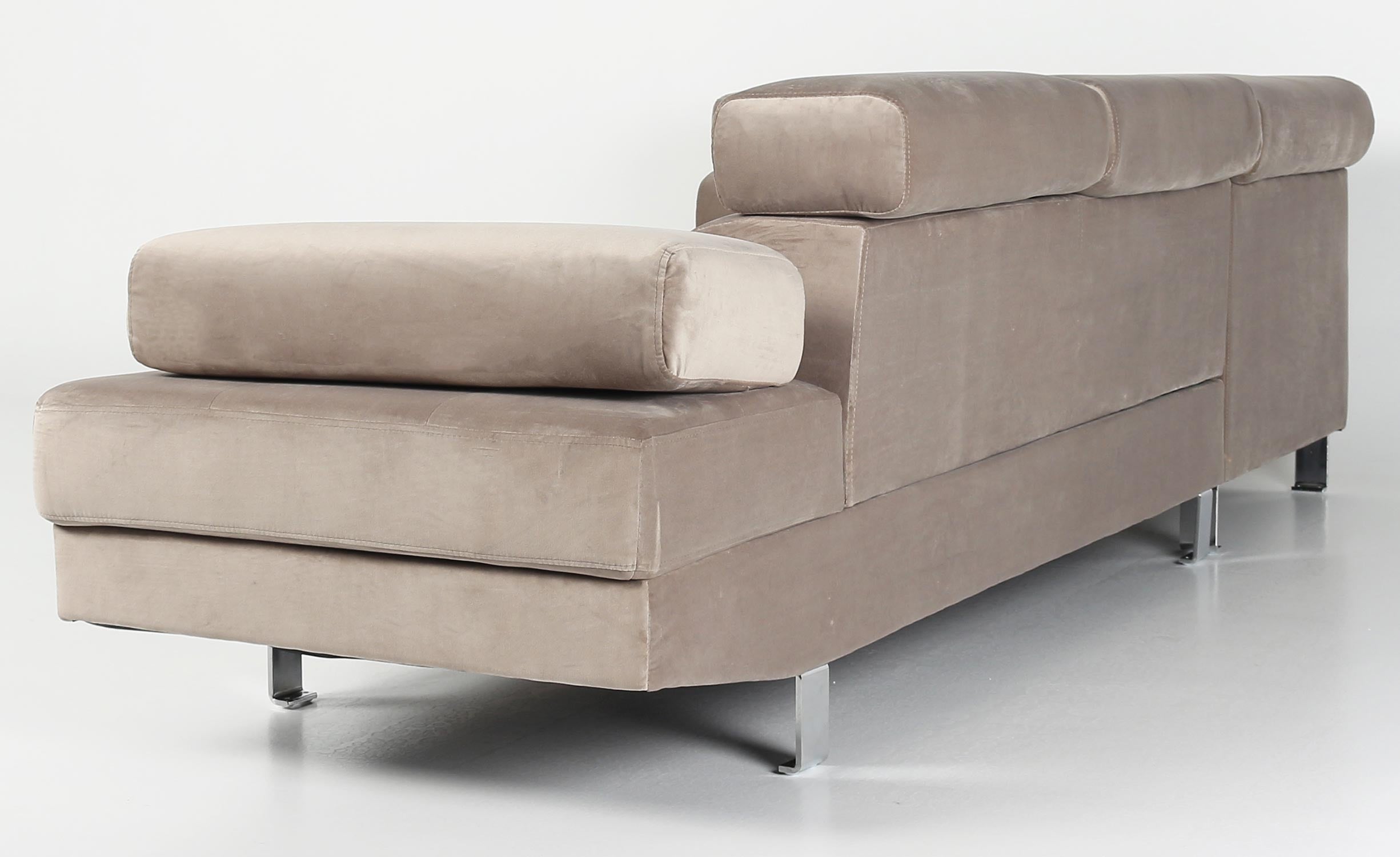 Canapé d'angle avec têtières relevables Alfa Velours Taupe