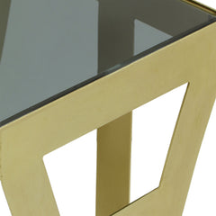 Ensemble de 3 tables d'appoint en verre fumé et métal or