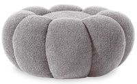 Pouf Basha design fleur en tissu bouclette gris