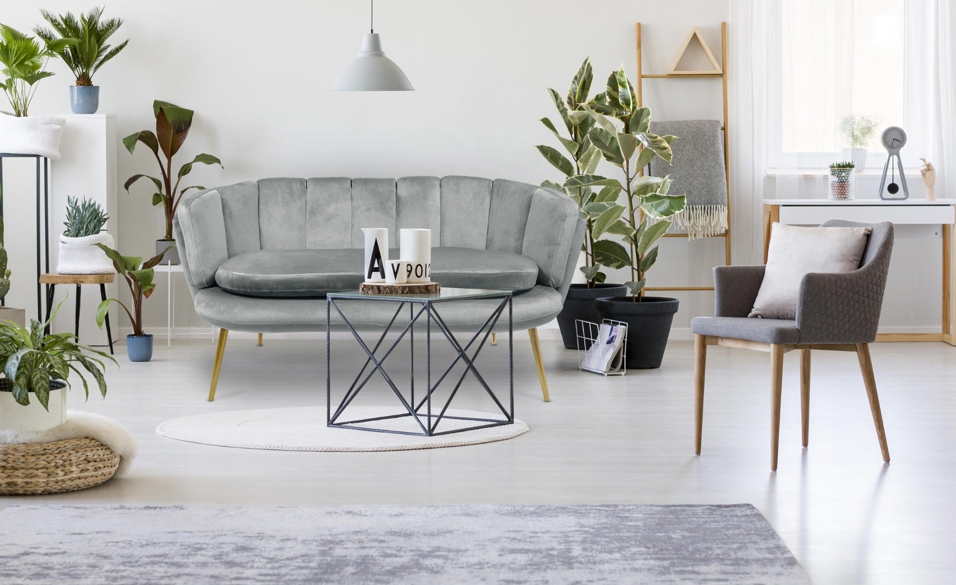 Canapé 2 places arrondi Brenda Velours Argent pieds Or