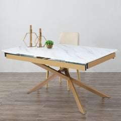 Table extensible Berllo en verre effet marbre blanc avec pieds en or