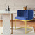Chaise en velours bleu Awaky pieds or