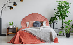 Tête de lit en velours rose 140 cm matelassée