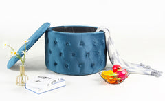 Pouf rond avec coffre Asimino en velours bleu capitonné
